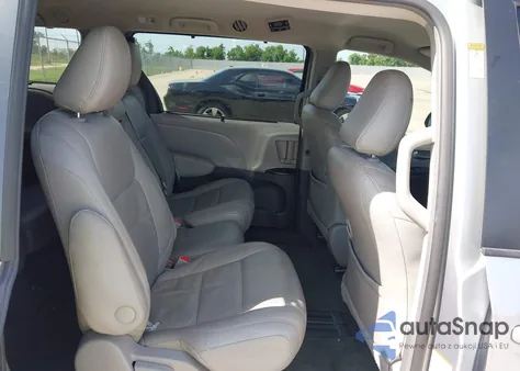 2015 Toyota Sienna Le 8 Passenger z USA, uszkodzony, nr VIN 5TDKK3DC7FS624148